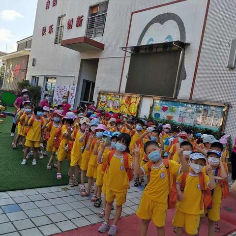 汉塘幼儿园大二班小朋友参观人和镇第八小学喽😁