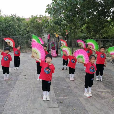 童心向党，情暖六一