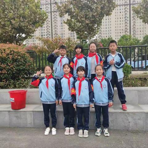 纸屑不落地   心灵更美丽
