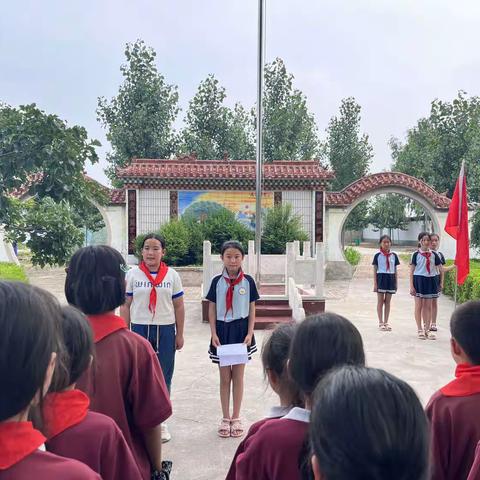 2023年新习镇南沙窝小学举行“红领巾心向党，做新时代好少年”六一少先队新队员入队仪式