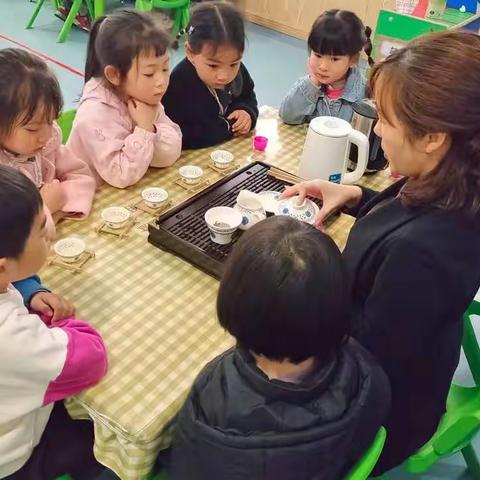 新世纪理想城幼儿园中一班第三学月主题我们来泡茶总结