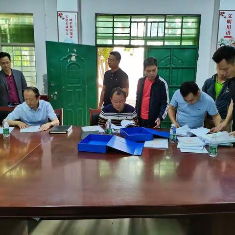 县委副书记卢义一行到十月田镇督查指导脱贫攻坚，迎接国家成效考核