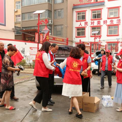 登封市嵩阳街道颍河路社区开展“爱心献社区、文明祥和迎端午”志愿者服务活动