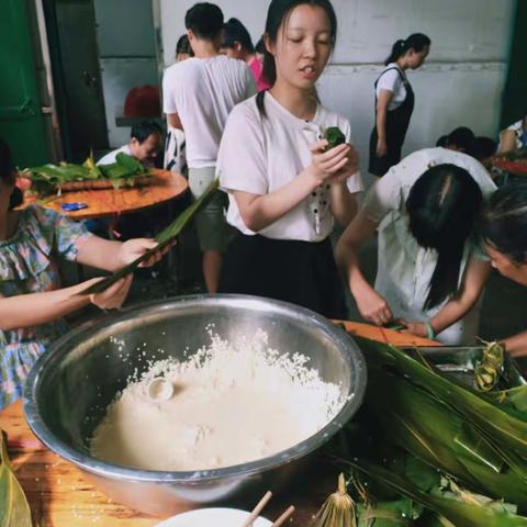 包粽子活动