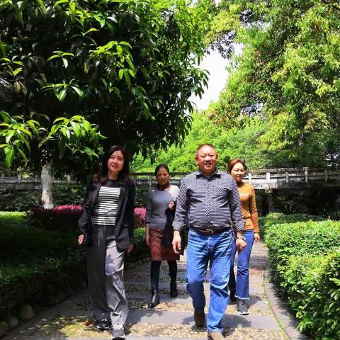 中国梦 健康行——三峡农行机关员工举办健步走活动