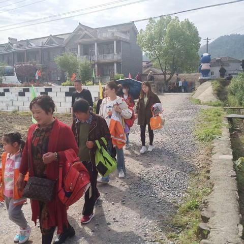 城南社区幼儿园 ——游西村一日活动