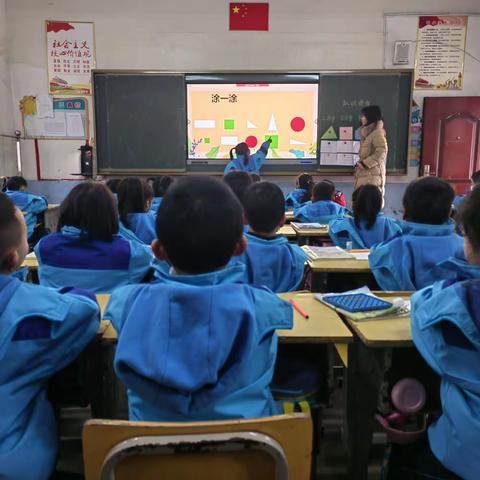 教研花开初春时，同心掬得满庭芳