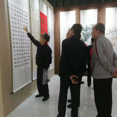 国庆节假期期间，长武县文化馆馆藏书画摄影作品展继续展出