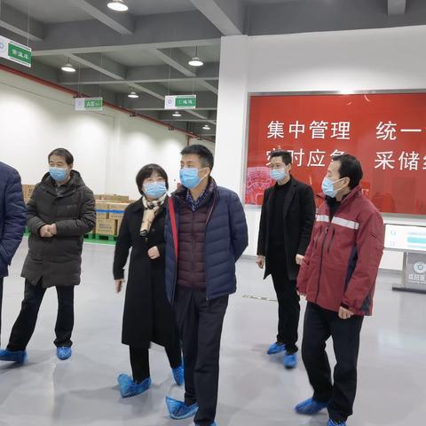 市委组织部副部长侯小兵到咸阳市医药总公司旬邑医疗物资储备中心检查疫情防控物资储备情况
