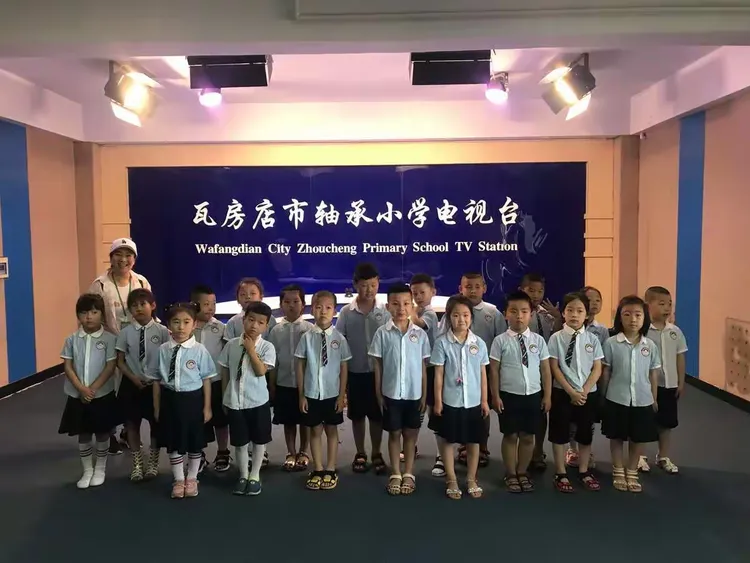 星月湾幼儿园参观轴承小学