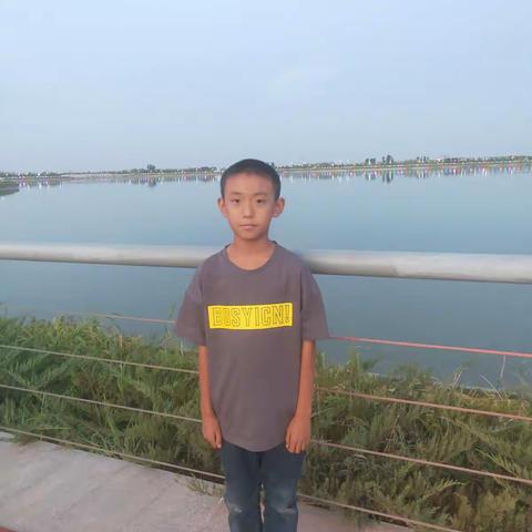 五年级五班周子涵二胡独奏《喜送公粮》