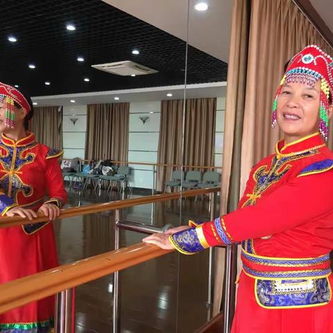 参加市退管会健身舞展示