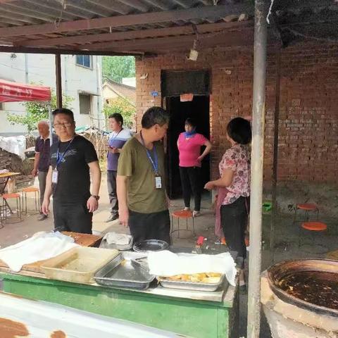 蒋李集市场监管所进行春会食品安全检查