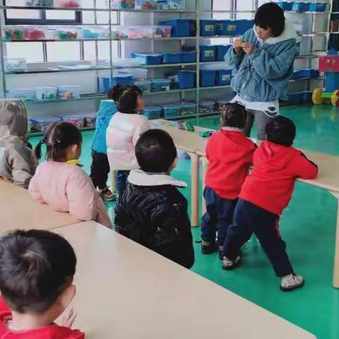 美好的一周结束啦，虽然天气很冷😖😖但是也阻挡不了我亲爱哒小宝贝们👦 👧 天天来幼儿园呐🤗🤗