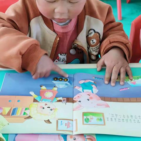 愉快而又充实的一周结束啦，让我们一起来看看小二班的小朋友们吧🤗🤗