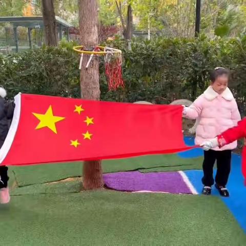 “国旗飘飘，伴我成长”— 大拇指👍🏻幼儿园中班升旗美篇
