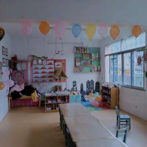 蓝猫幼儿园中班欢度元旦“零食分享会”