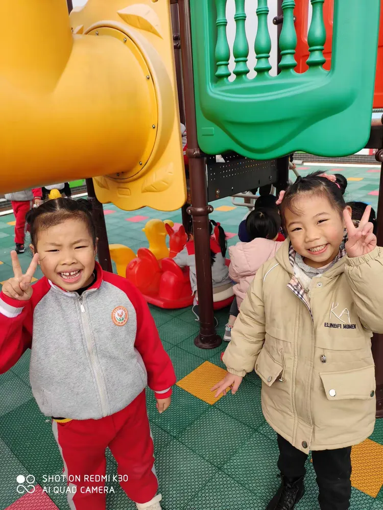 大二班李思语小朋友素质报告册