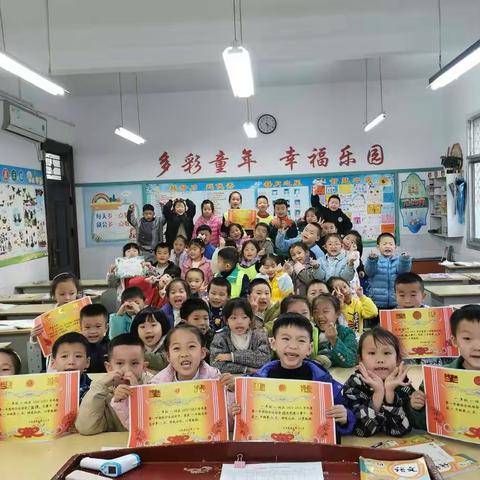 精彩纷呈 快乐成长 ——石泉县城关一小一(1)班11月班级活动简报