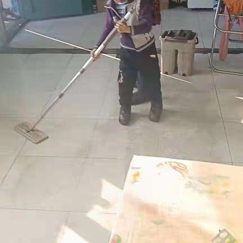 白银纳学校不一样的节日，在三八节来临之际，要求学生为妈妈、奶奶、姥姥做一件有意义的事。学生们纷纷行动起来。