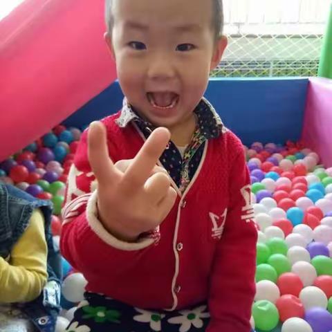 怎么看都那么可爱                        小一班