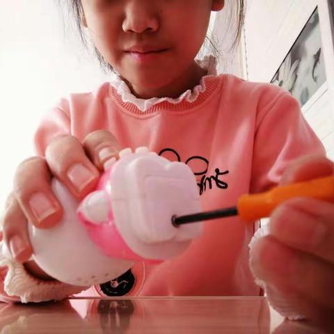 蜊江小学五年级四班劳动验证之拧螺丝