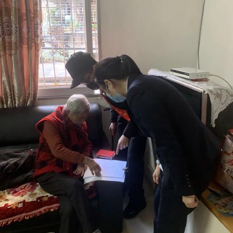 鲤城指挥巷支行上门为客户办理三代社保卡