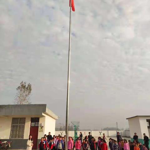 东岳中心校夏围孜学校周一升旗仪式