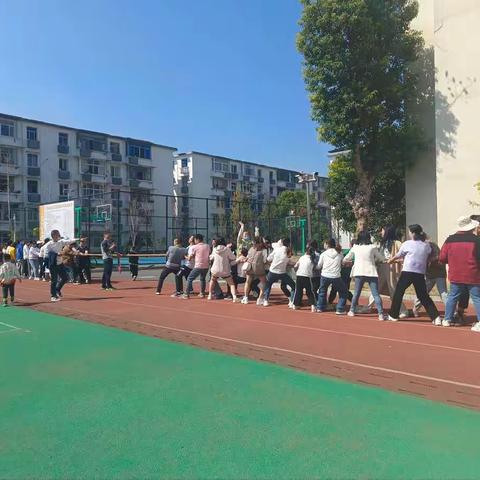 喜迎“二十大”，奋进新征程——上饶市时乔小学教职工拔河比赛