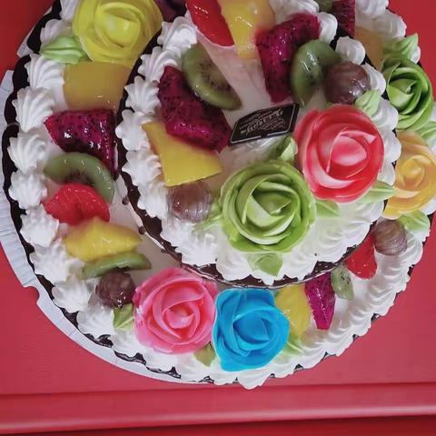 新苗幼儿园为6月份7月份宝贝过生日，宝贝们生日快乐😊