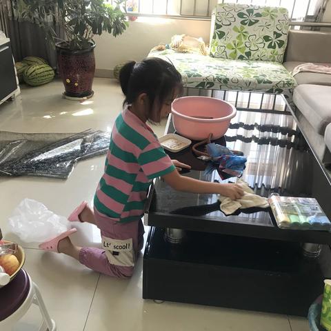 二年级三班胡轶萱暑假家务劳动