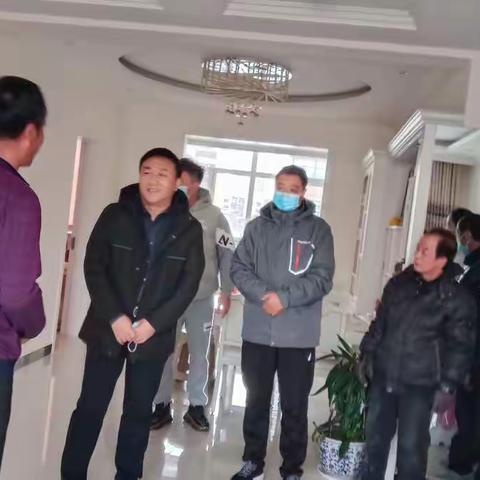 消息：翁旗医院领导一行慰问赴援额旗医护团队家属