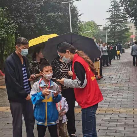 下沉社区做志愿  助力创文显担当