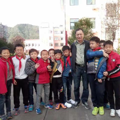 情系留守儿童  共谱时代华章