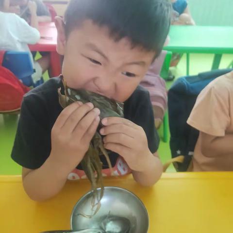 中二班的宝贝祝大家端午安康！