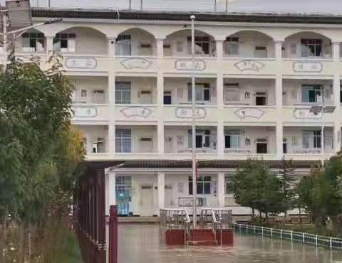 安全与我同行，防震、防火安全永记心中——黄木完小，防震、防火安全演练