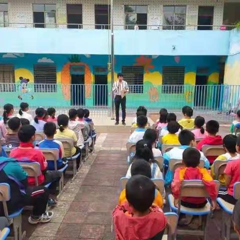 电白区罗坑镇目力小学开展地震、火灾逃生自救演练