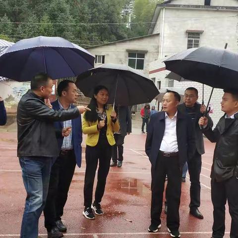 齐心协力为民办实事， 共同谋划促学校发展