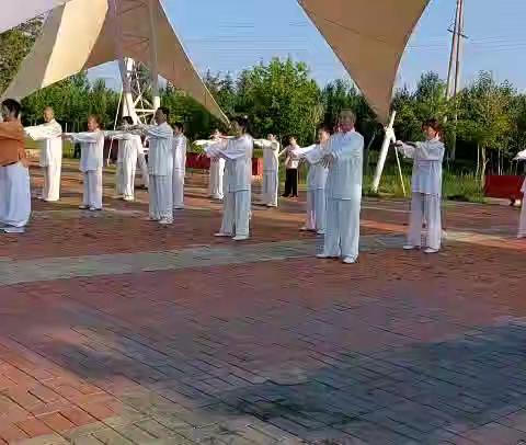 沙老师带领我们打85拳