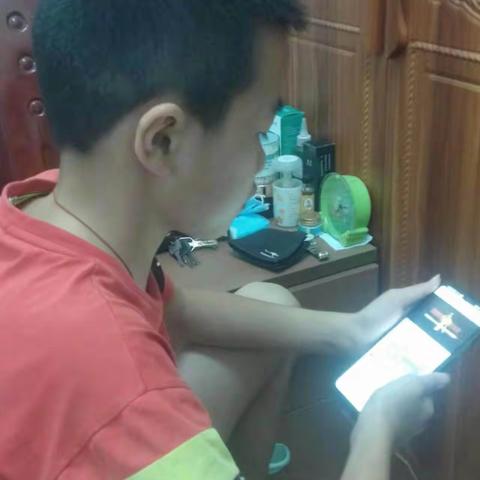 海口市美兰实验小学五年级组织学生观看“珍爱生命  预防事故”海南省防范学生安全事故警示教育片