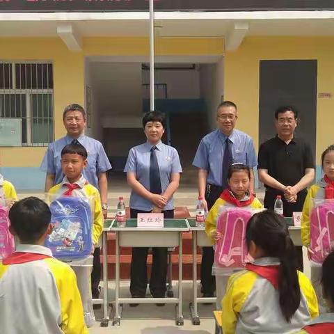 “ 检护成长     助力脱贫攻坚 ”                    ——陵川县马圪当乡寄宿制小学法治宣讲活动