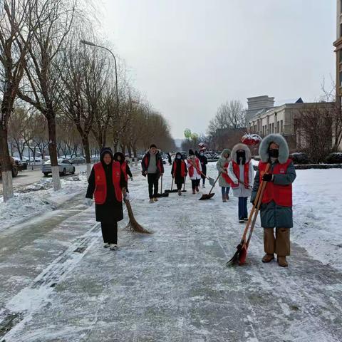 浴“雪”而战·扫出“平安路”库榆社区联合共建单位开展除雪除冰志愿服务