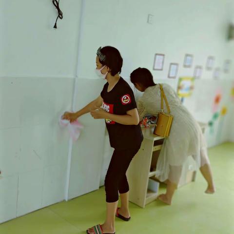海头镇中心幼儿园2019年春季学期大二班开学前——卫生打扫工作