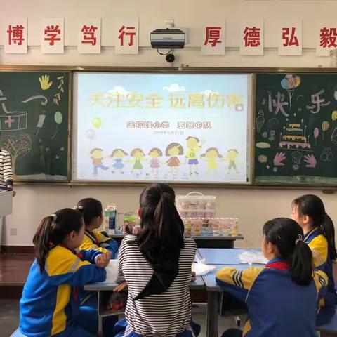 美从何处寻——记金塔路小学五四班银杏亲子课堂