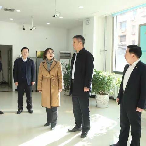 省行党委委员、副行长张艳娟同志一行到微山慰问基层一线员工