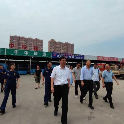 金台区区委常委、常务副区长张小平带队开展仓储物流、集贸市场消防安全专项检查