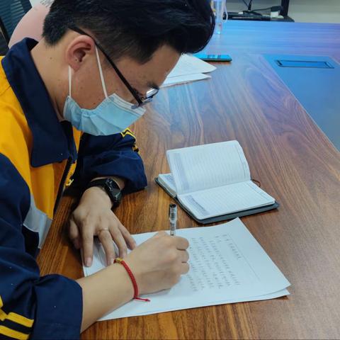 学党章 强党性 温誓词 忆初心