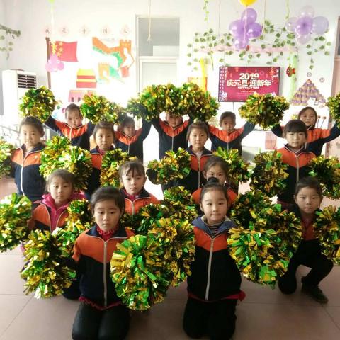 桃园镇中心幼儿园大一班全体幼儿祝大家新年快乐