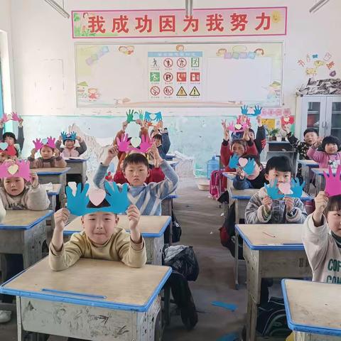 小小手，大大爱                                   ---芽芽一班女神节手工制作