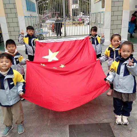 阳光雨露幼儿园——幸福树班留念